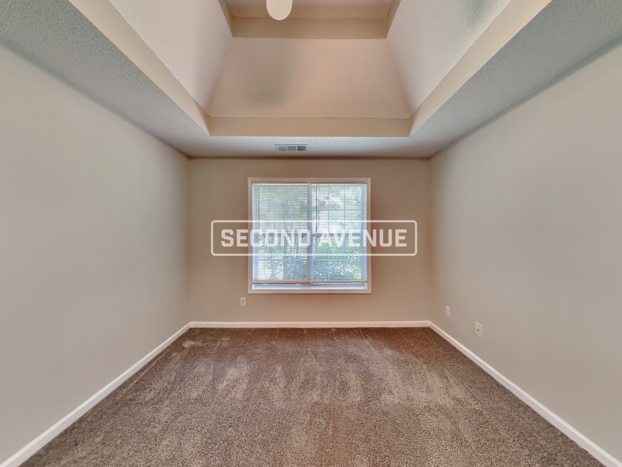 Building Photo - 661 Morningside Dr N