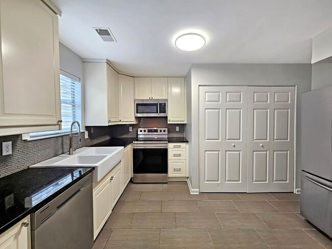 Building Photo - COMING SOON: Beautifully Updated 2/2.5 Townhome Near Truist Park