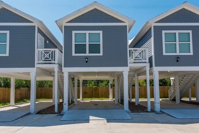 Building Photo - 203 6th St