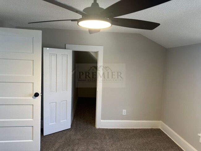 Building Photo - 304 E Monroe St Buckner MO 64016 - 4 bed/ ...
