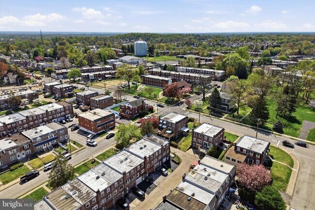 Building Photo - 271 W Wyncliffe Ave