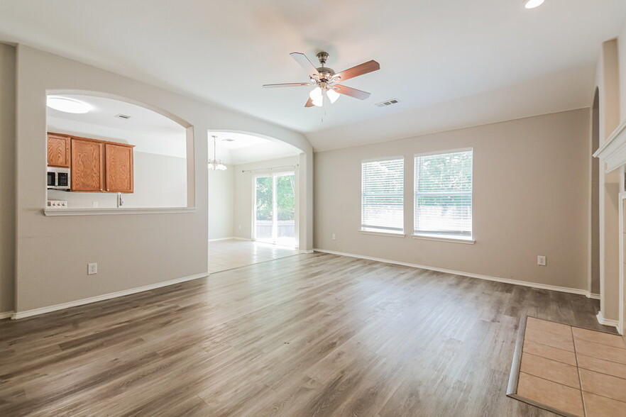 Building Photo - 904 Starling Ln