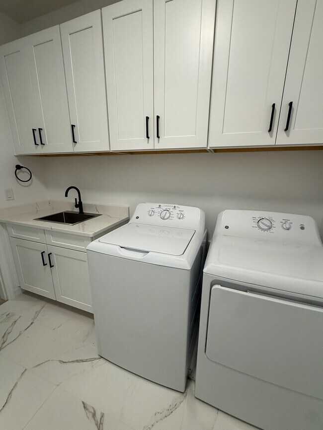 Building Photo - 2BR 2BA Home w/ Quartz Island Kitchen + Pond View Lanai + 2-Car Garage in Lakewood Ranch