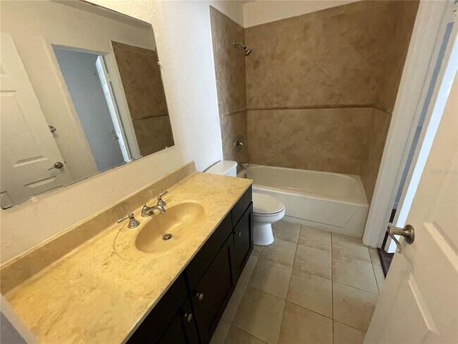 Building Photo - 3997 Versailles Dr