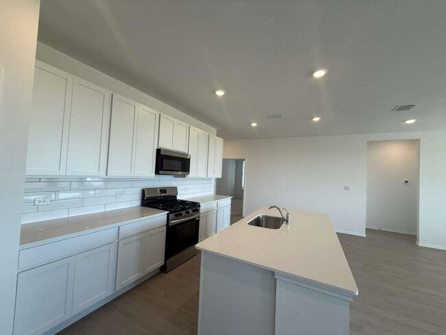 Building Photo - 261 Seven Seas Dr