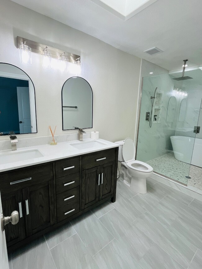 Building Photo - 6407 Los Altos Dr