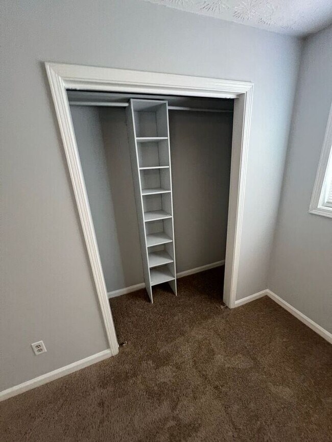 Building Photo - READY NOW!!! 2 Bedroom 2 Bath Ranch Duplex!!!