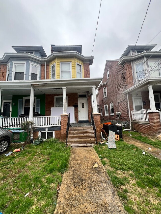 Building Photo - 249 Highland Ave