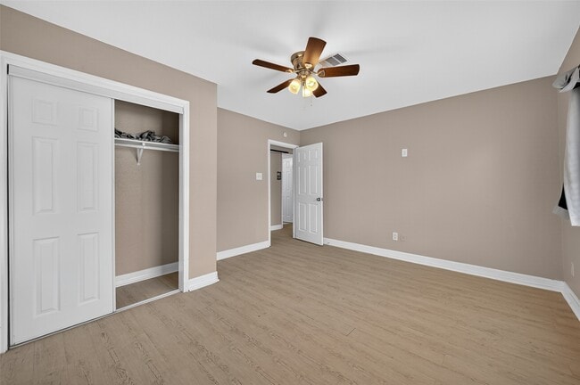 Building Photo - 5714 Southwind St