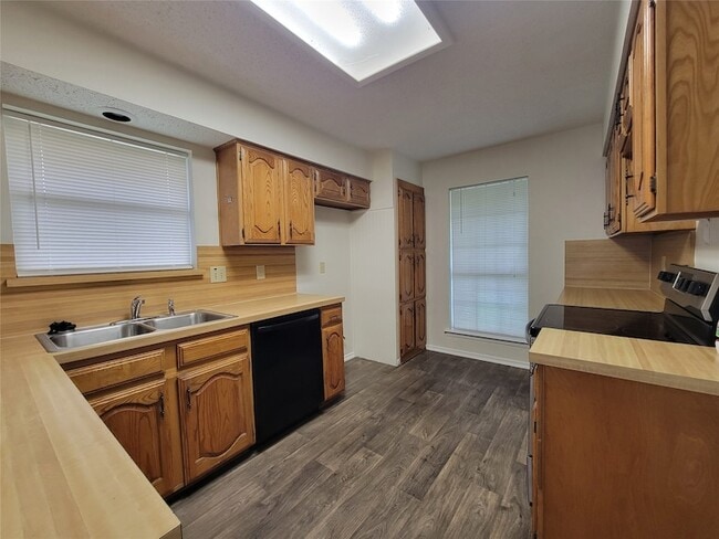 Building Photo - 1640 Stroud Ln