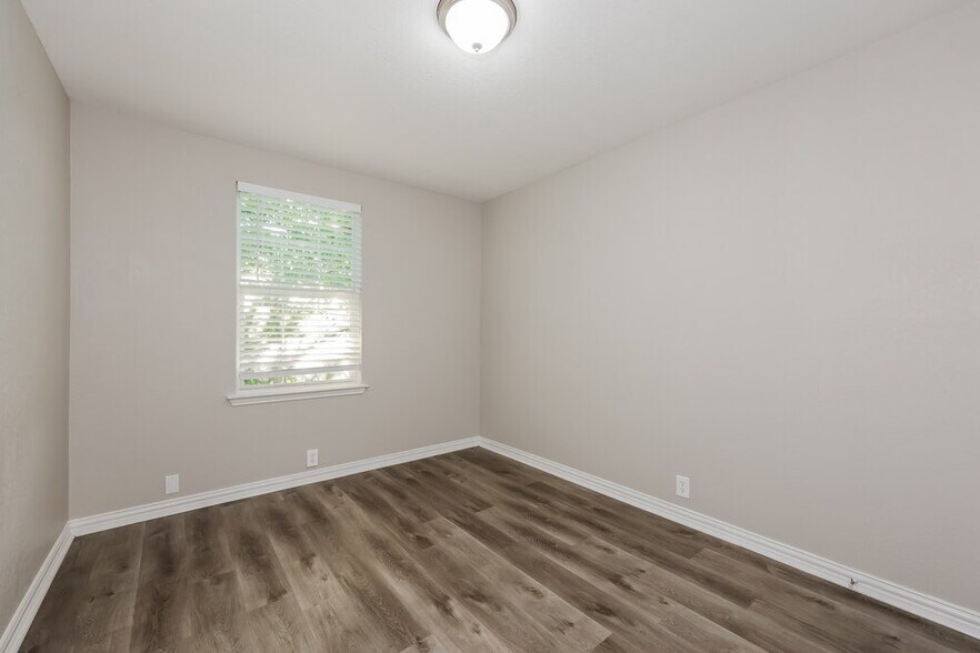 Building Photo - 1820 Berkley Dr