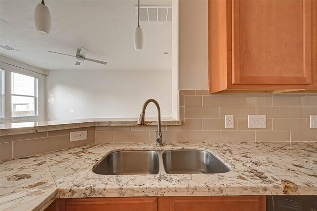 Building Photo - 22 Wickerdale Pl