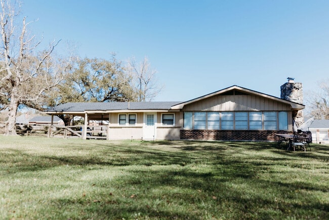 Building Photo - 230 Myers Ln