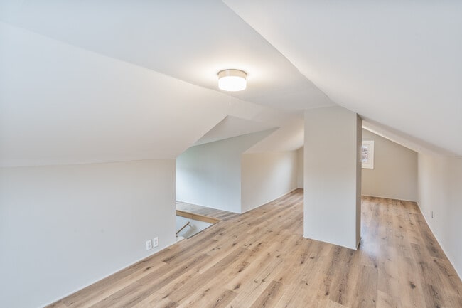 Building Photo - 400 W Front St