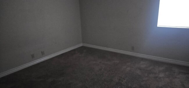 Building Photo - 5332 River Glen Dr