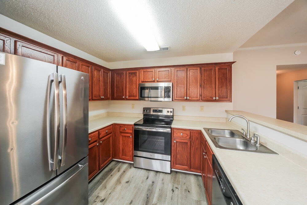 Building Photo - 4230 Ravenwood Dr N