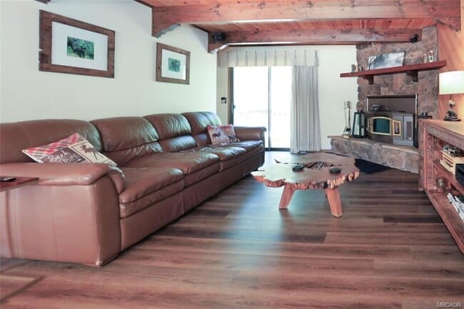 Building Photo - 1201 Fox Farm Rd