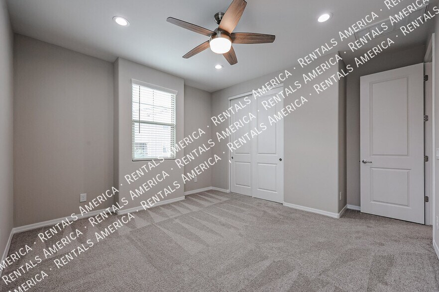 Building Photo - 640 W Winchester Dr