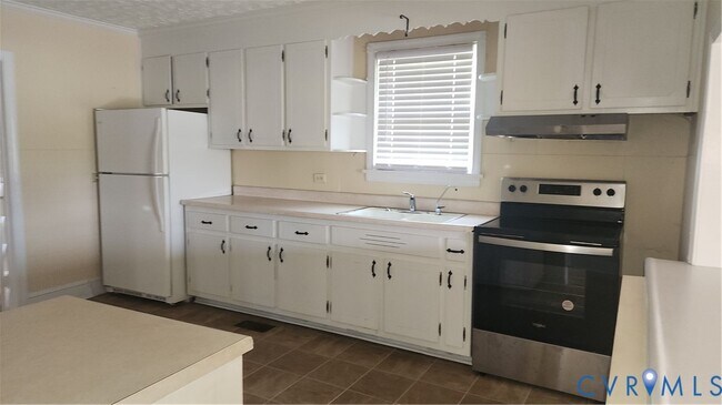 Building Photo - 24816 Sawmill Rd