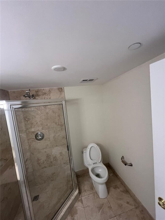 Building Photo - 20201 E Country Club Dr