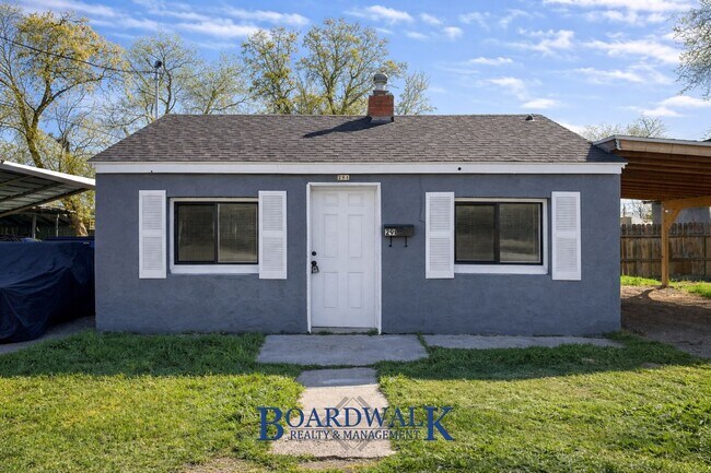 Building Photo - 1-Bedroom Home with Fenced Yard with fenced yard!