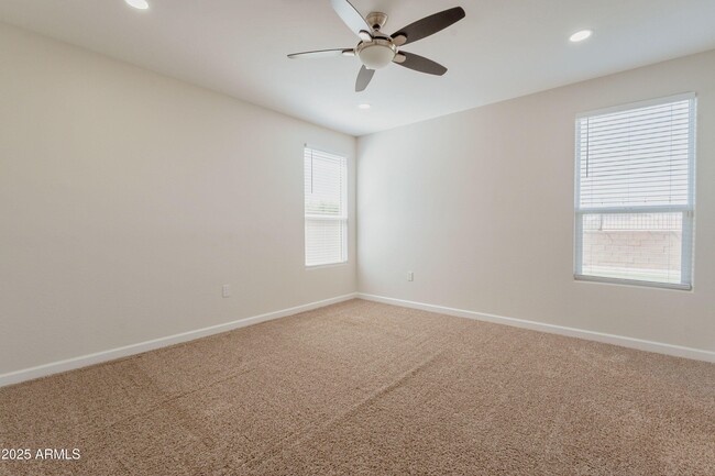Building Photo - 2055 E Northwood Dr