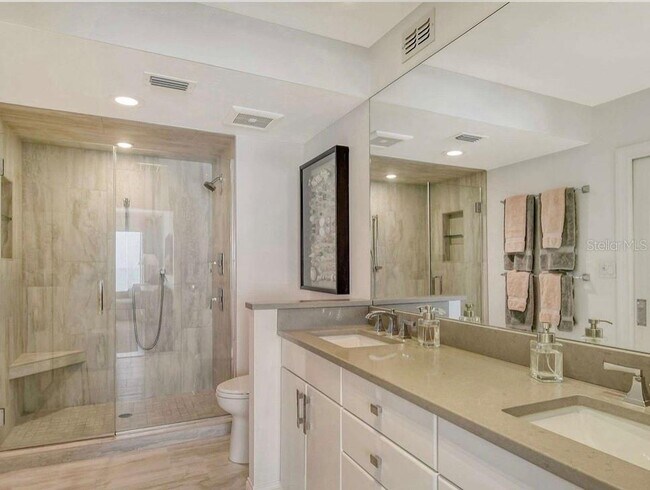 Building Photo - 2525 Gulf of Mexico Dr