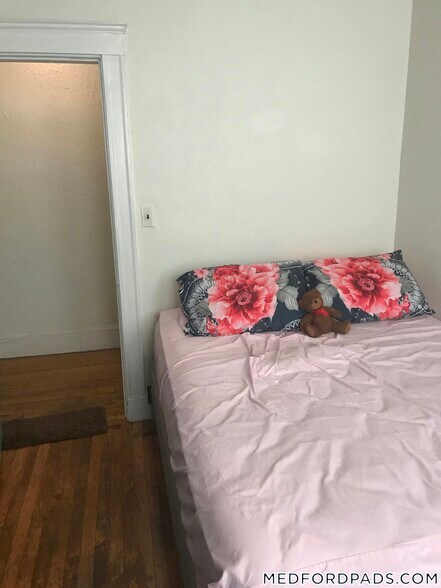 Building Photo - 53 Fellsway W