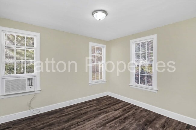 Building Photo - College Place Home