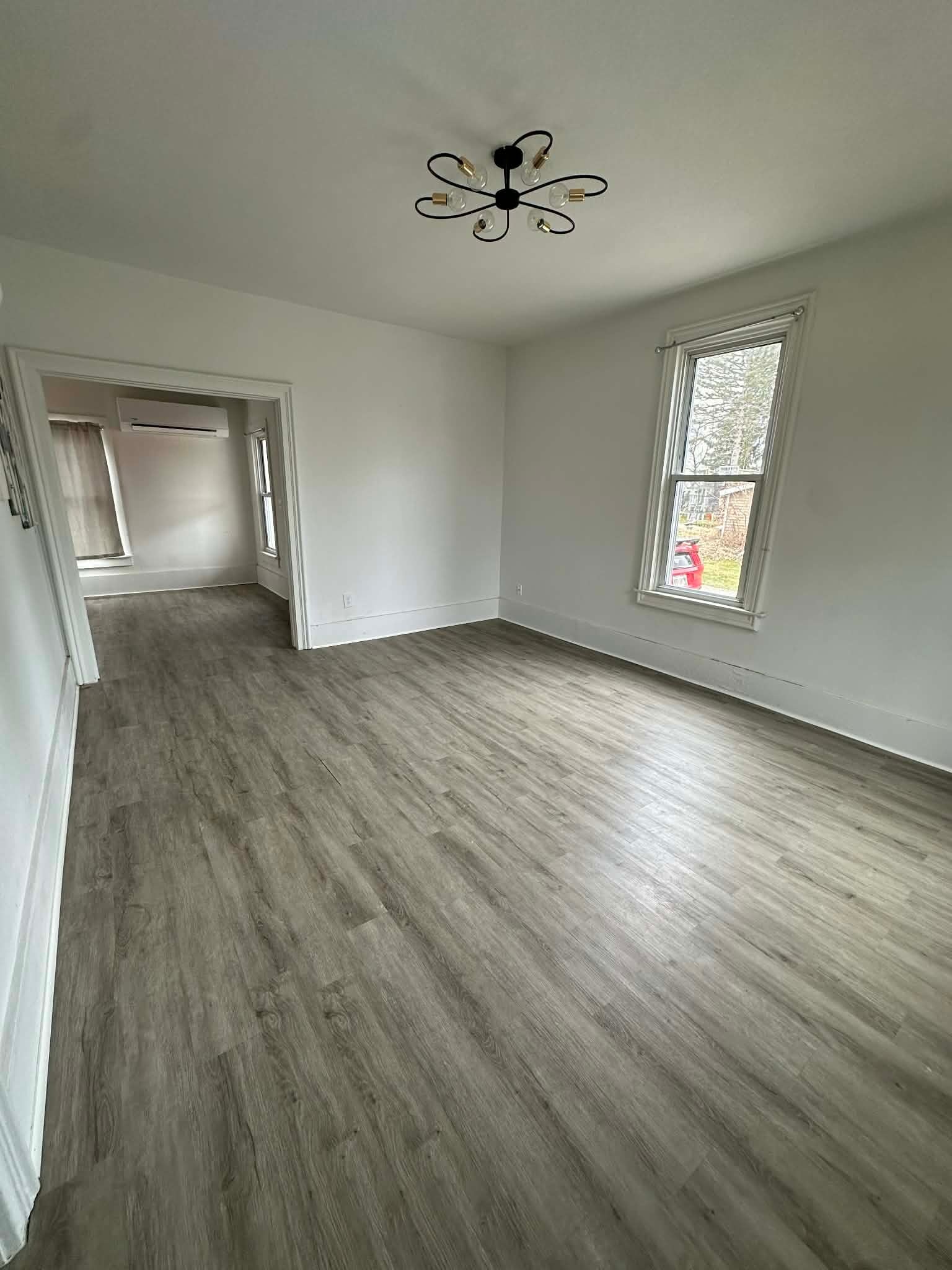 Building Photo - 725 Hopkins St