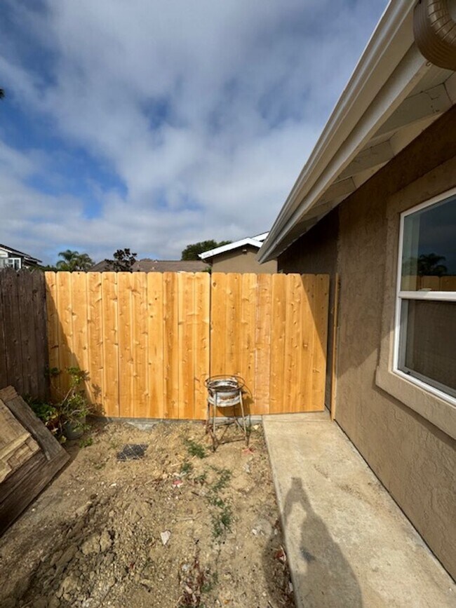 Building Photo - Beautiful Recently Remodeled 2-Bedroom ADU