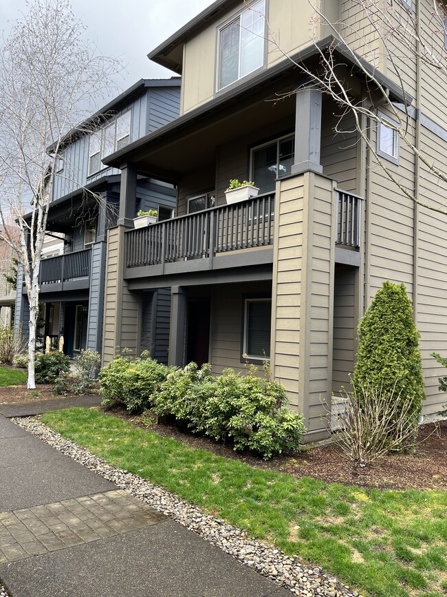 Building Photo - 14260 SW Compass Dr