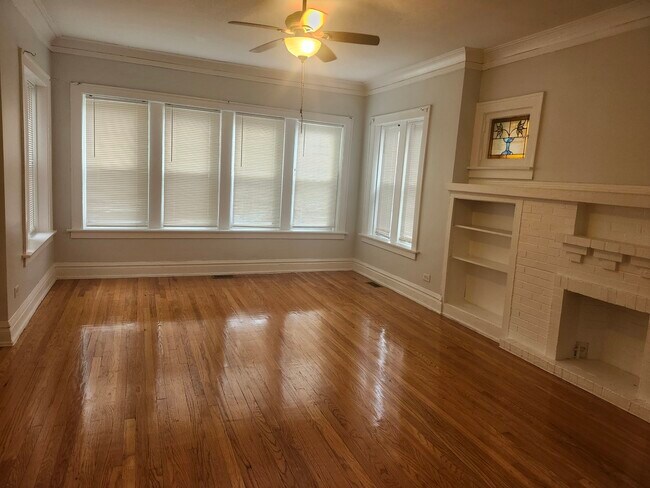 Building Photo - 7412 S Prairie Ave