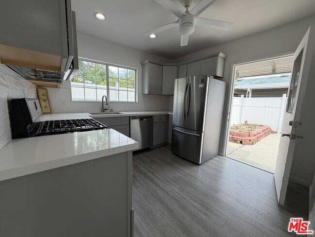 Building Photo - 18601 Hiawatha St