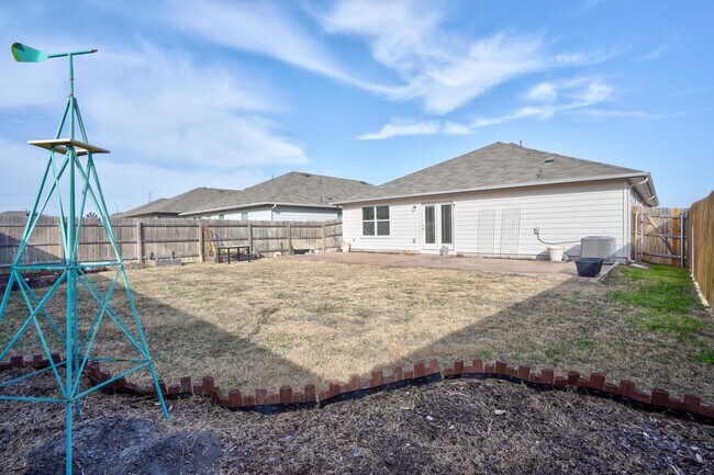 Building Photo - Charming 4/BR 2/BA One-Level Home with Spa...
