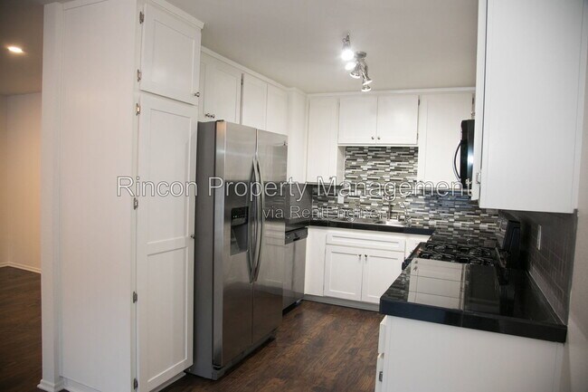 Building Photo - 584 Doyle Ln