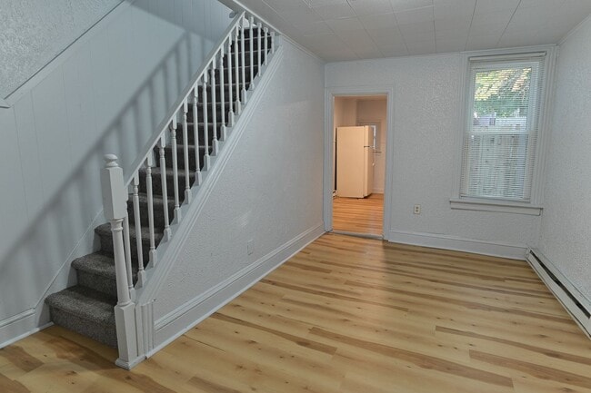 Building Photo - 3 Bedroom Single Family Home on Rudy Rd