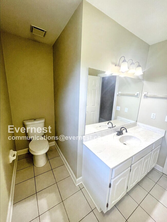 Building Photo - 703 Shady Glen Ct