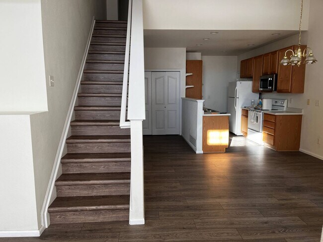 Building Photo - Spacious Townhouse Available in Lafayette