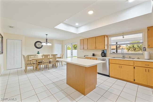 Building Photo - 1628 Country Club Blvd
