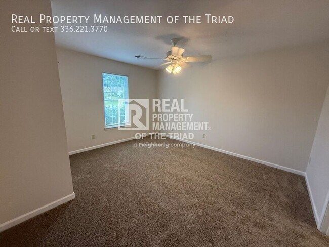 Building Photo - 8 Franklinwood Dr