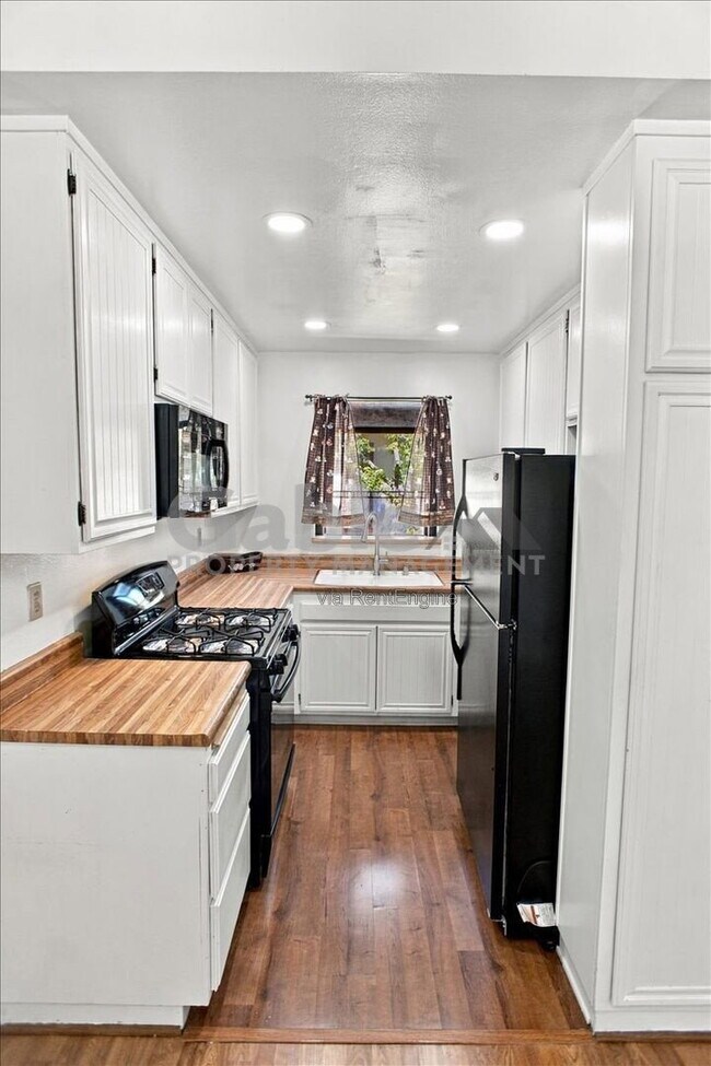 Building Photo - 18187 W Sundowner Way