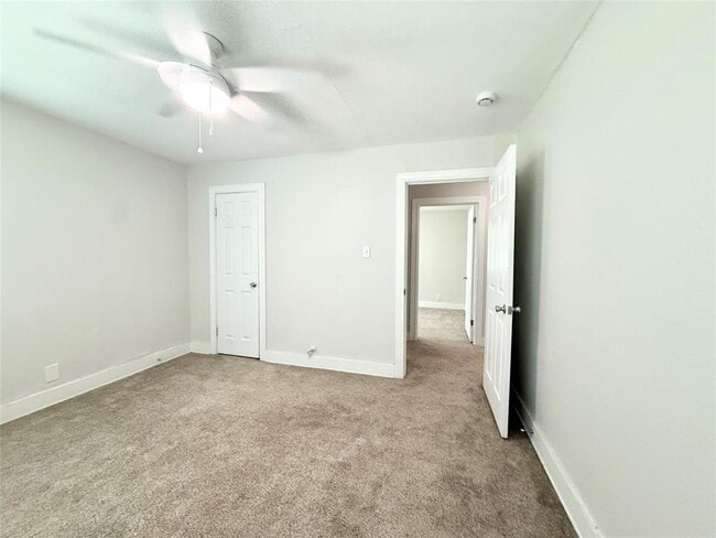 Building Photo - 117 Oak Dr