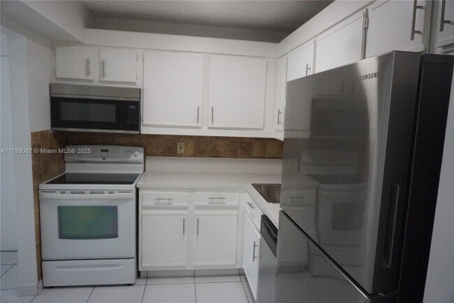 Building Photo - 8311 SW 142nd Ave
