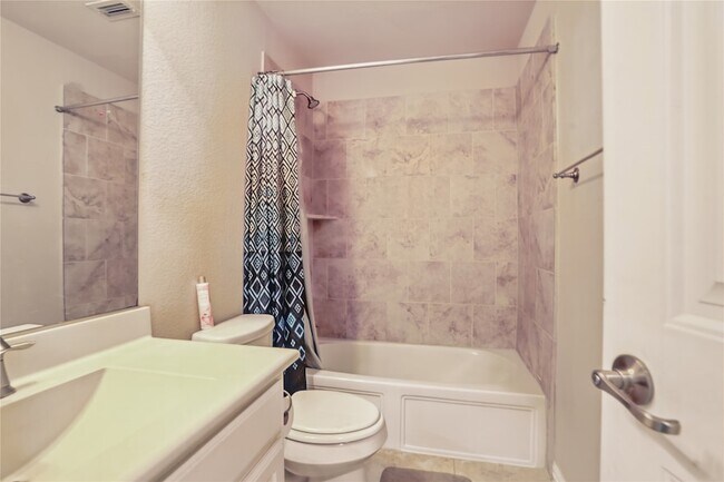 Building Photo - 1001 Vineyard Dr