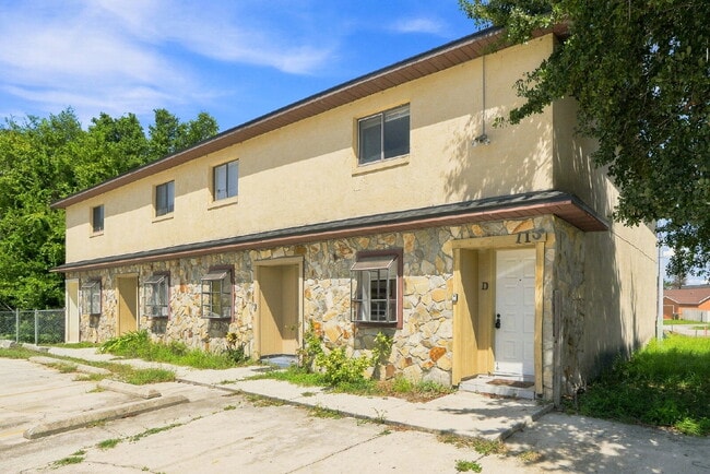 Building Photo - "Charming Kissimmee Retreat: Spacious 2-Bed Oasis with Modern Comforts!"