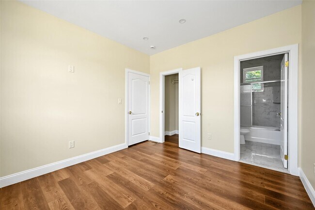 Building Photo - 14949 Hawtree St