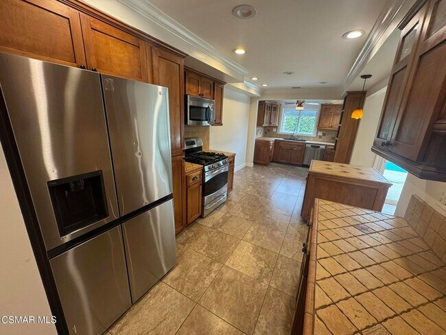 Building Photo - 22359 Lanark St