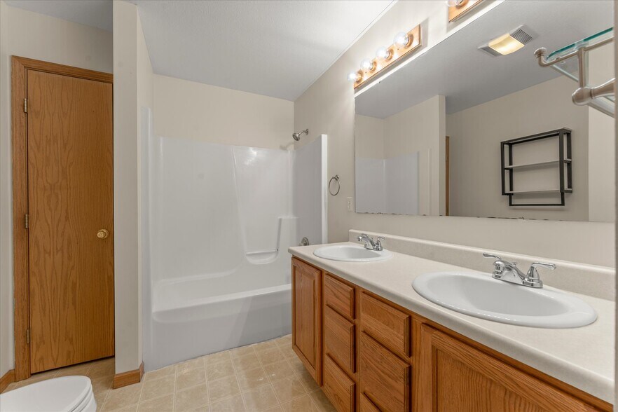 Building Photo - 1203 Windwood Ln