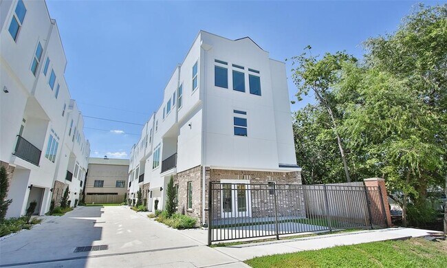 Building Photo - 5903 Val Verde St